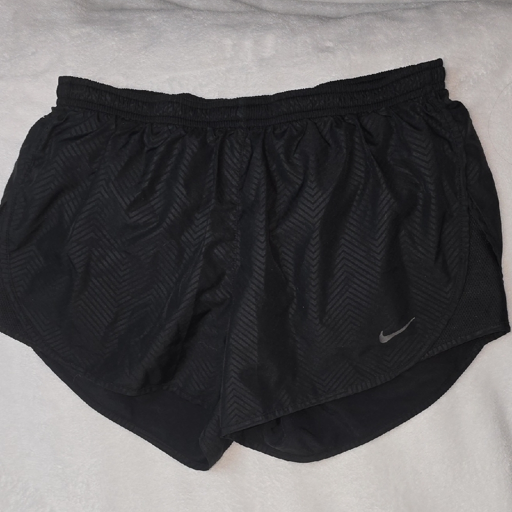 Nike Women's Black Chevron-Textured Athletic Shorts